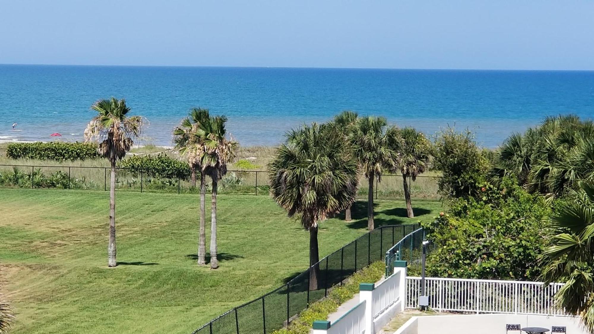 The Resort On Cocoa Beach Exterior photo